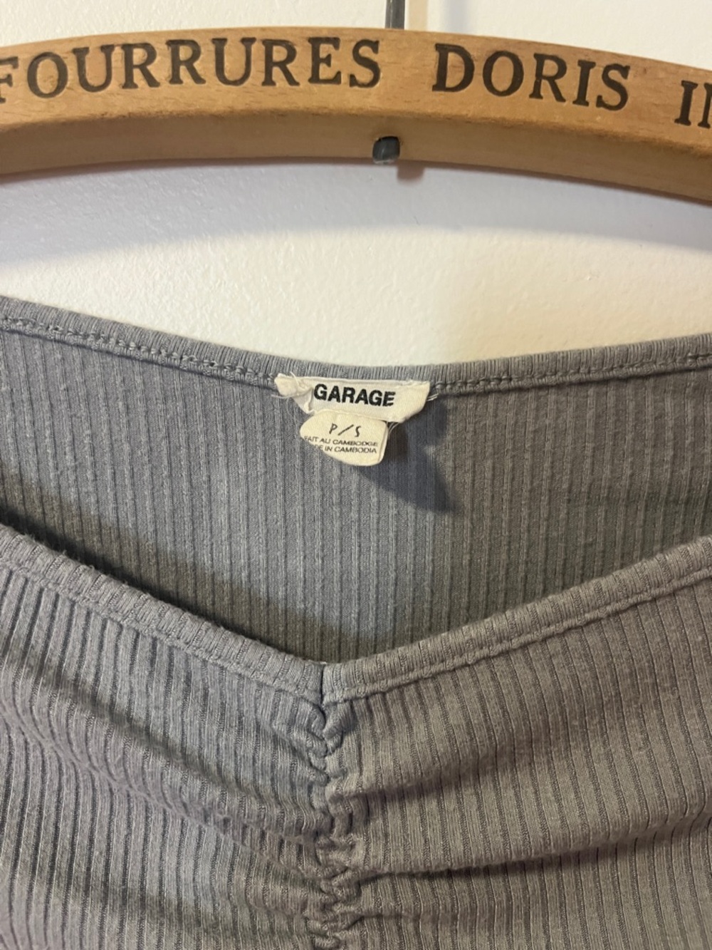 Garage Ribbed Ruched Long-Sleeve Crop Top - Gray Small - Picture 2 of 4